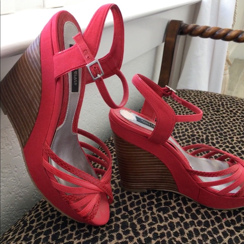 Red wedge sandal